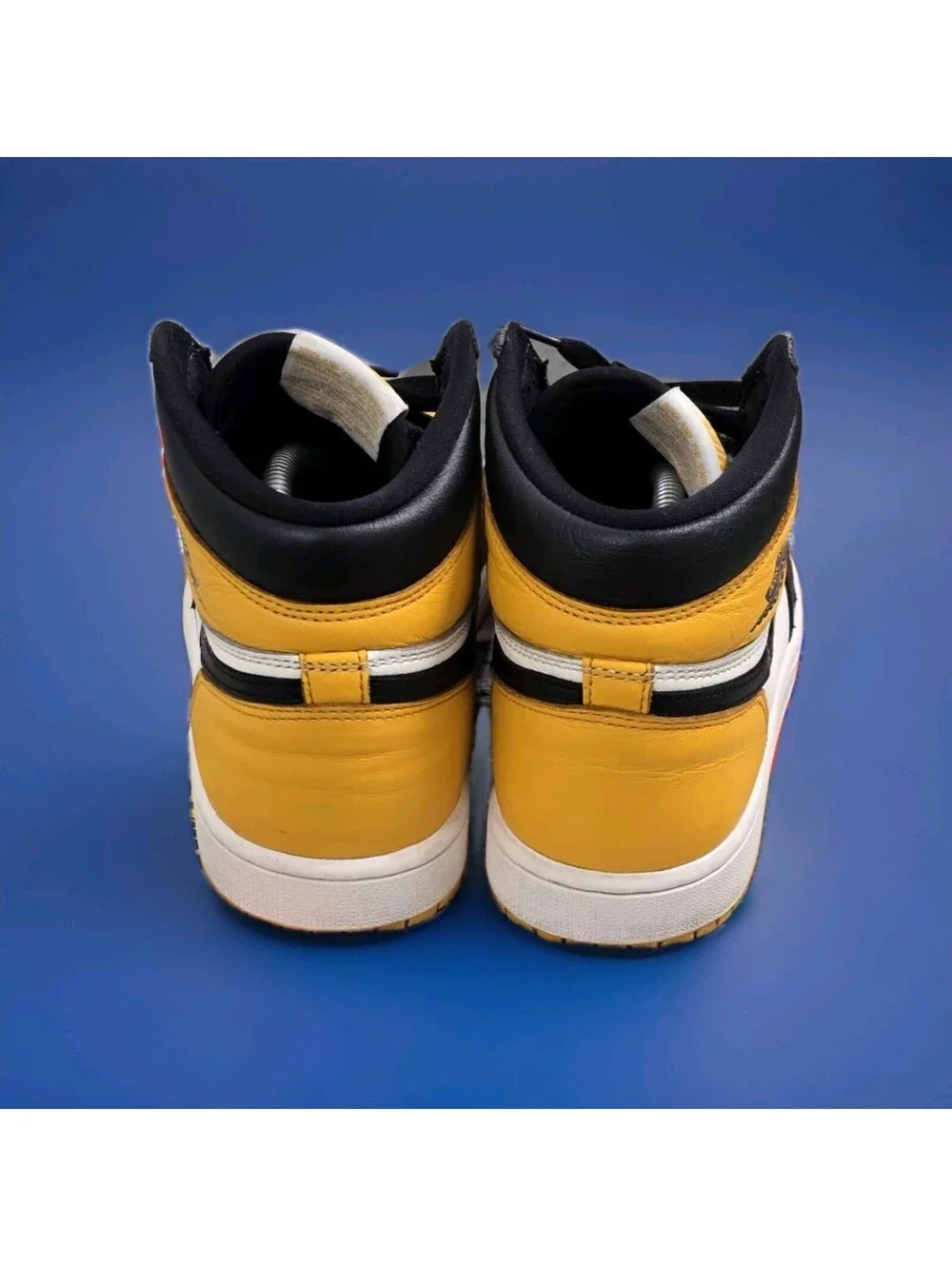 Air Jordan 1 Retro High Taxi Size 8 555088-711